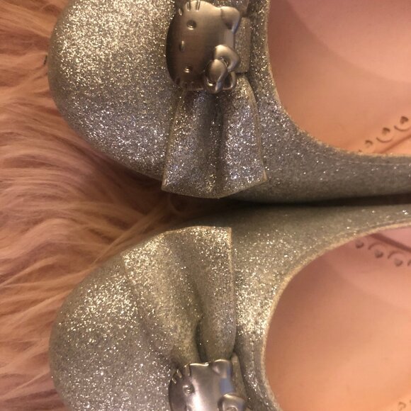 Hello Kitty flats - Picture 2 of 4